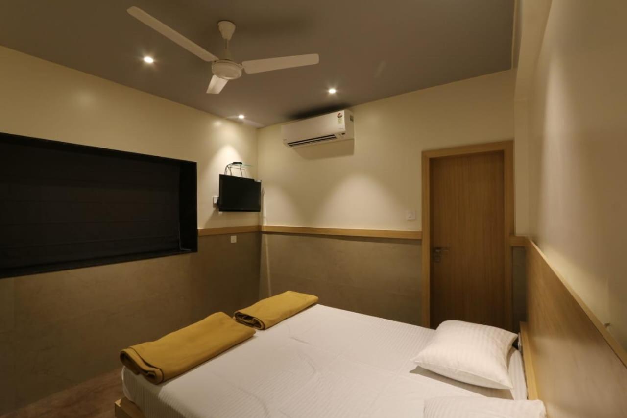 Avenue 10 Boutique Hotel Pune Exterior photo